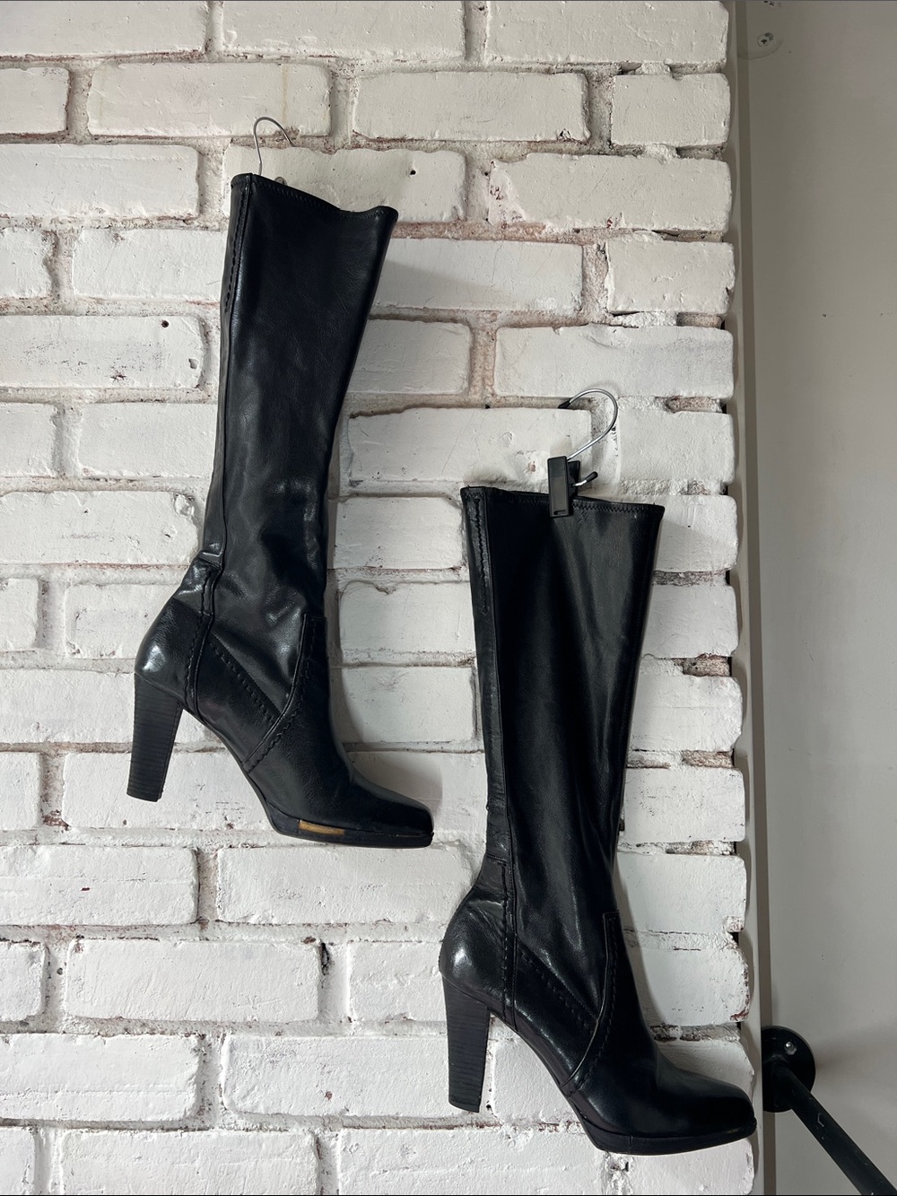 Black Knee-High pLeather Heeled Boots - Women